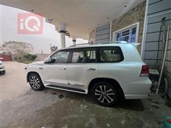 تۆیۆتا لاند کروزەر